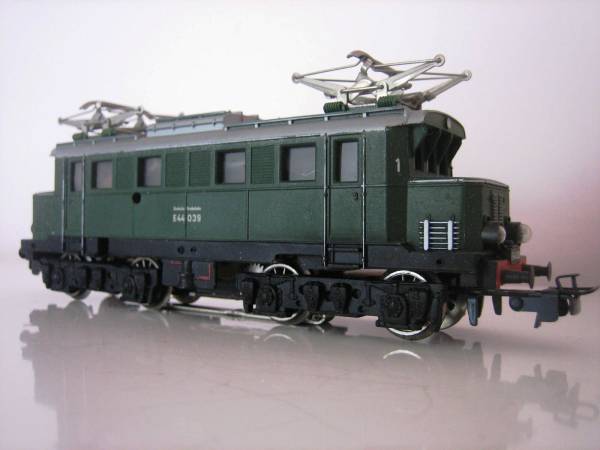 Märklin H0 3011 E-Lok Krokodil E44 039 grün