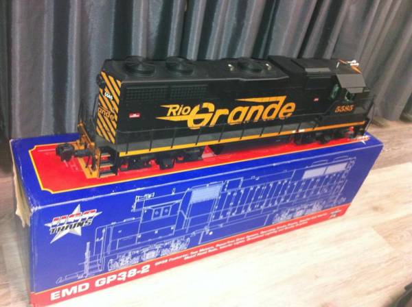 USA Trains Spur G Rio Grande Diesellok GP 38-2 5585 R22205 wie neu für Kiss OVP  2