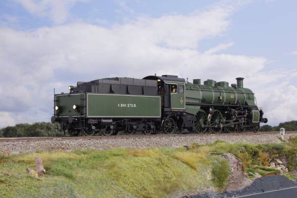 KM1 BR 18.4 Spur 1 Dampflok BR 18 478  patiniert Artikelnummer 101849  digital OVP für Märklin Kiss