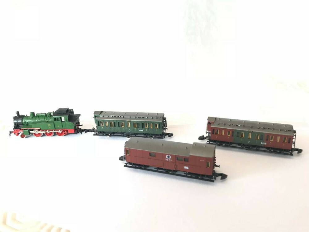 Märklin Spur Z Dampflok + 5 Waggon  Güterwagen EAOS 1