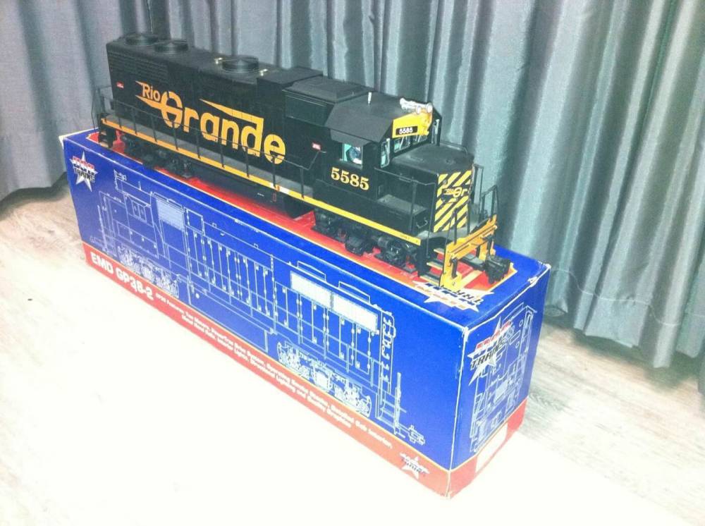 USA Trains Spur G Rio Grande Diesellok GP 38-2 5585 R22205 wie neu für Kiss OVP