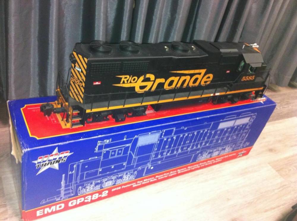 USA Trains Spur G Rio Grande Diesellok GP 38-2 5585 R22205 wie neu für Kiss OVP  2