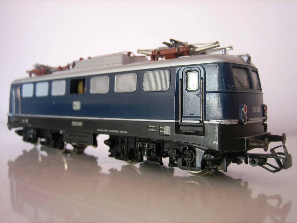 Märklin H0 3039 E-Lok BR 110 schöner Zustand E10 238