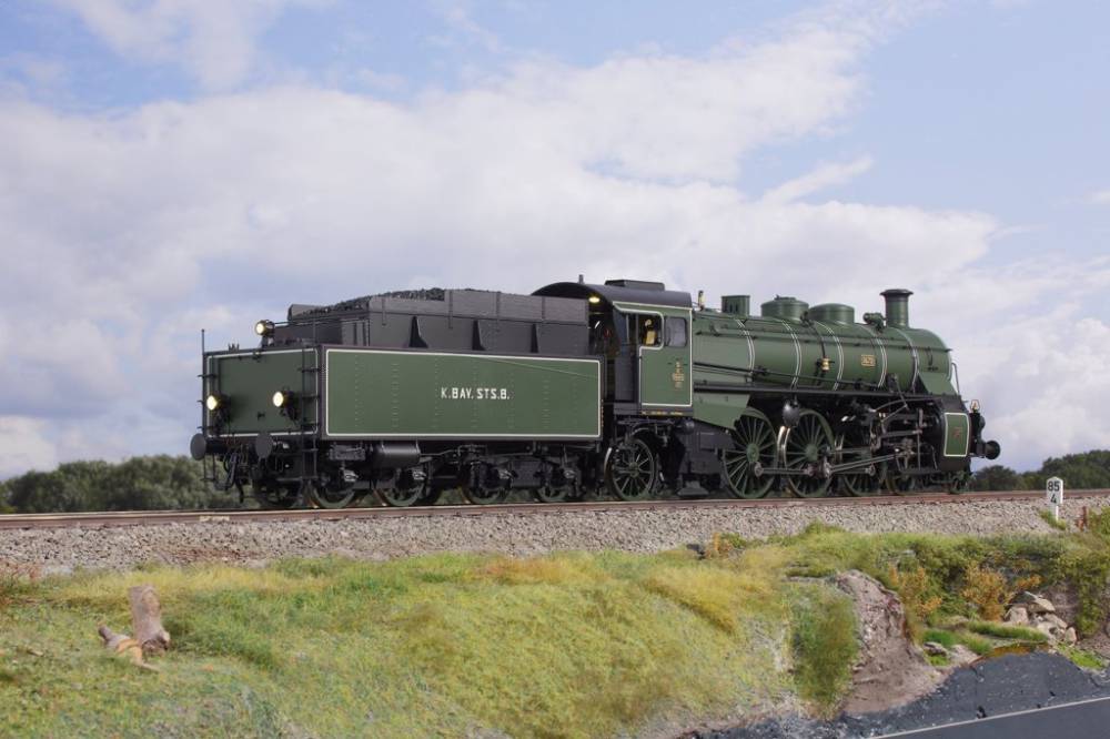 KM1 BR 18.4 Spur 1 Dampflok BR 18 478  patiniert Artikelnummer 101849  digital OVP für Märklin Kiss