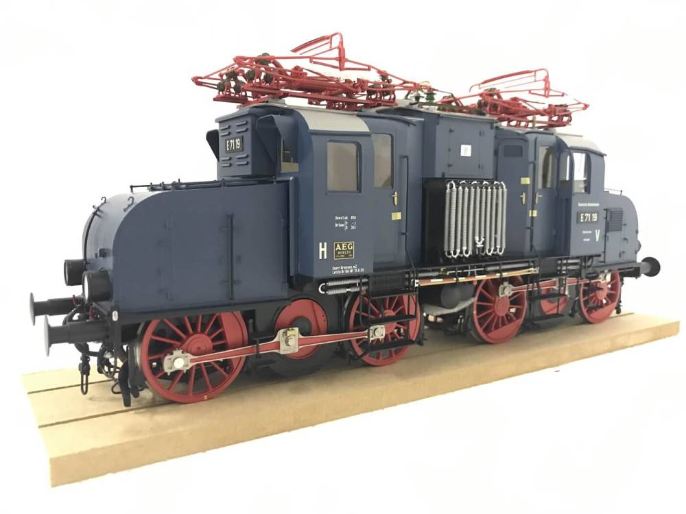 Fine Models Spur 1 E71 E-Lok Varianten blau