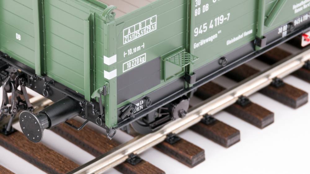 KM1 Spur 1 Güterwagen Ommr Linz mit Bremserbühne 1:32